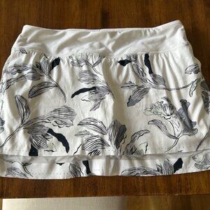 Athleta Black and White Floral Lazer Run Skort; Size Large; Excellent Condition